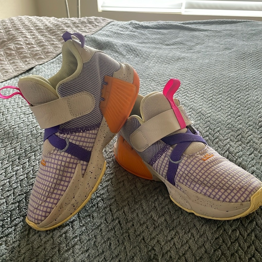 Nike girls shoe